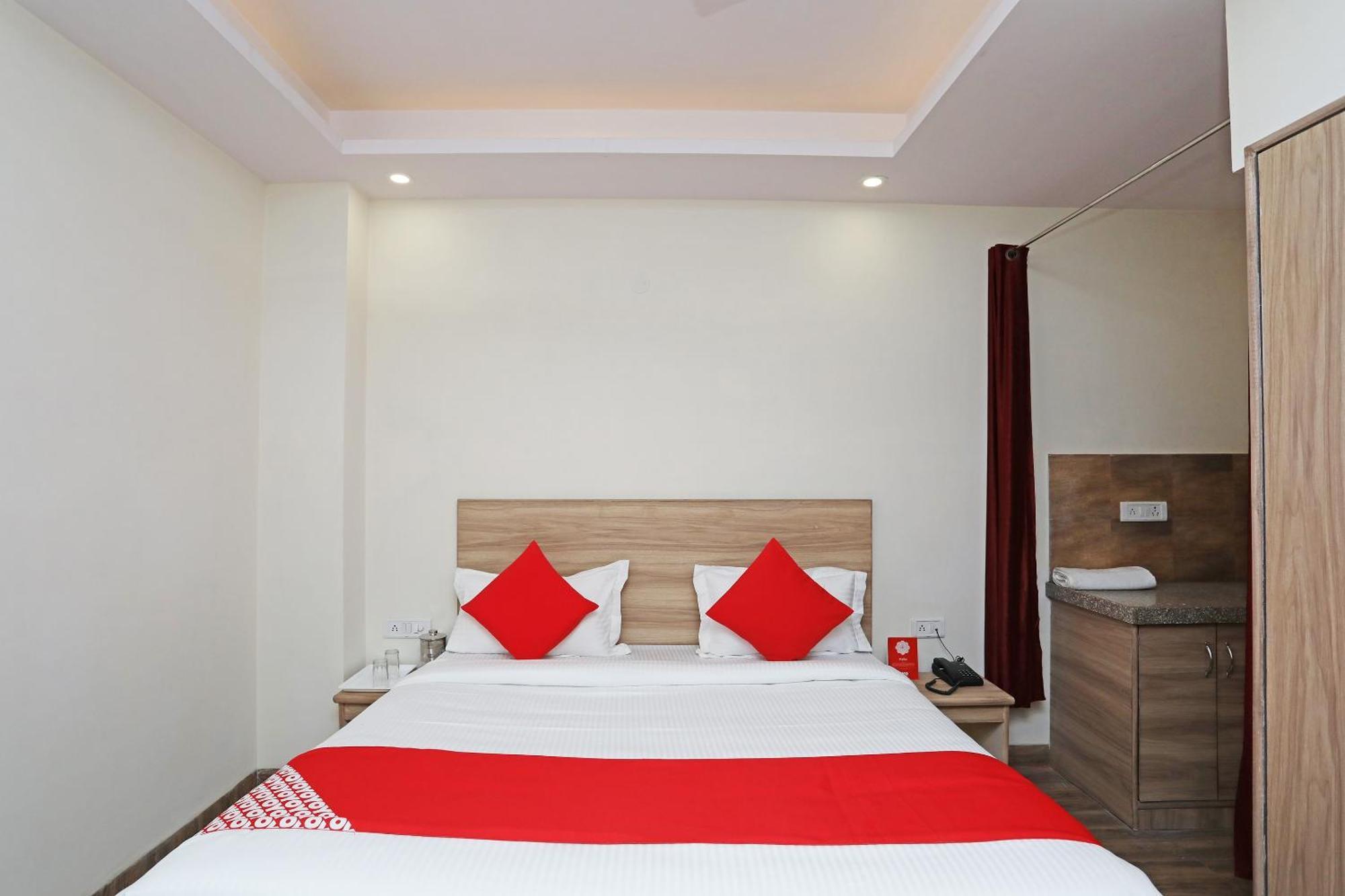 O The Dzire Hotel New Delhi