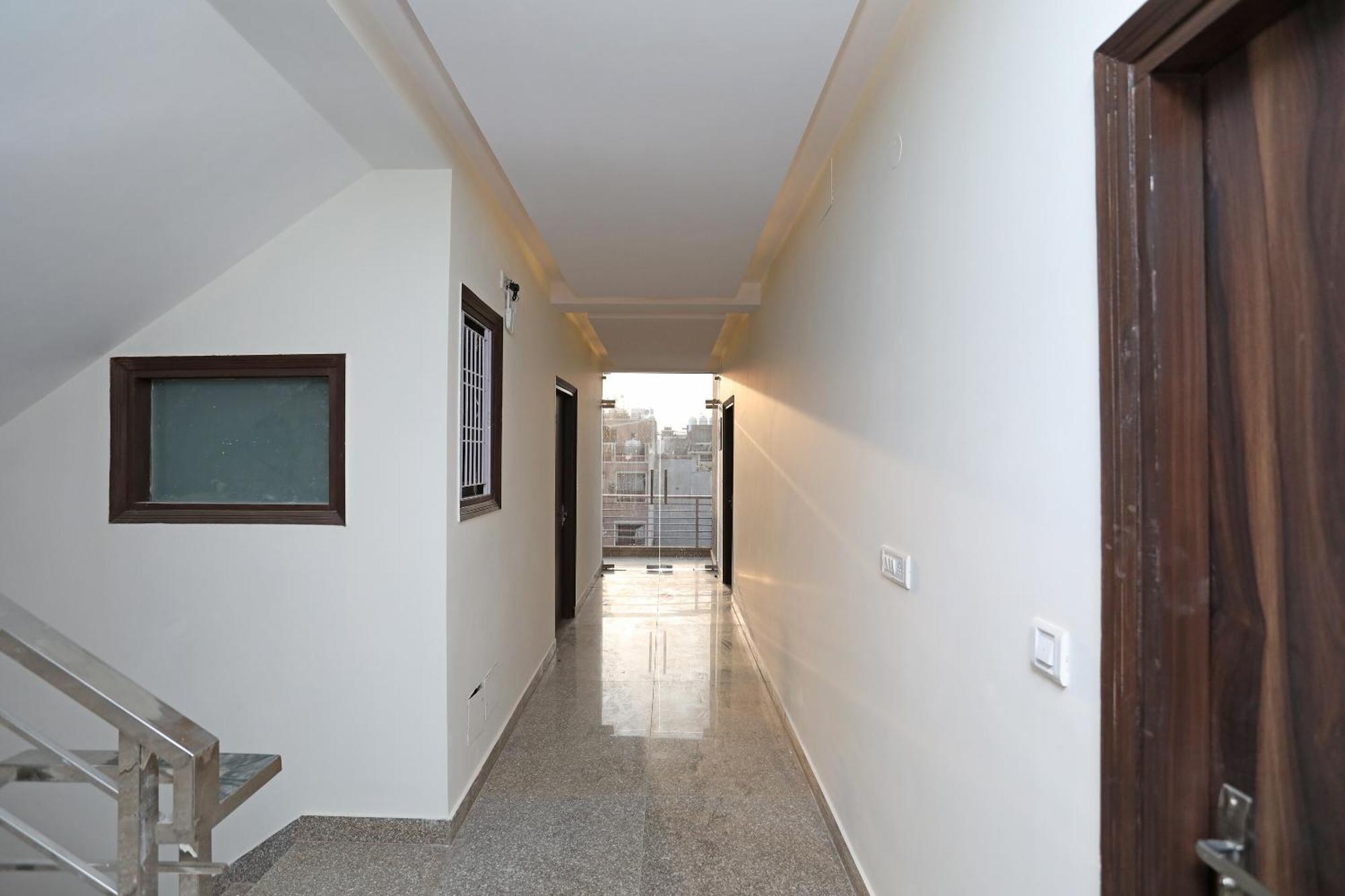 Hotel O The Dzire 3*
